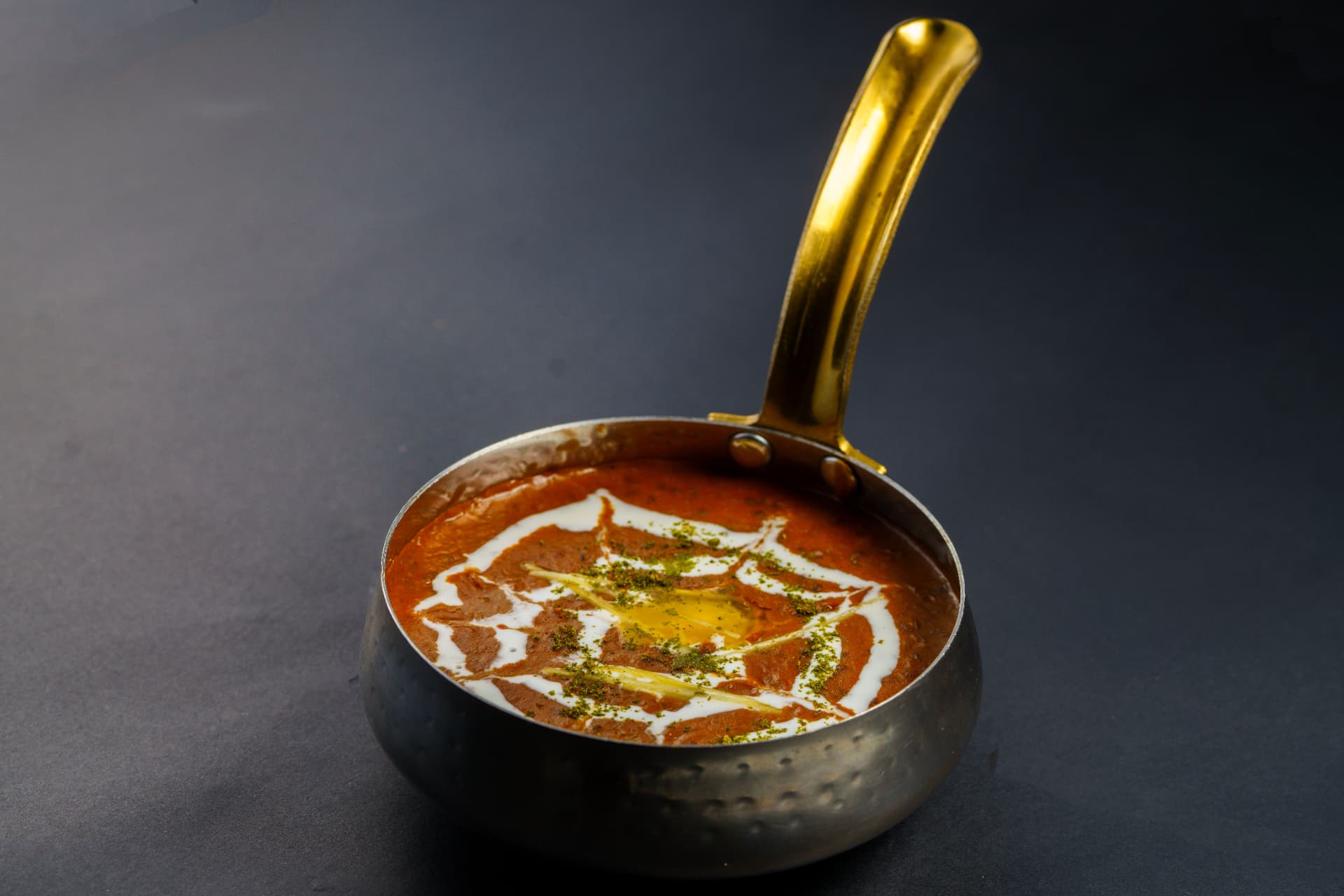 Dal Makhni im Kupfertopf